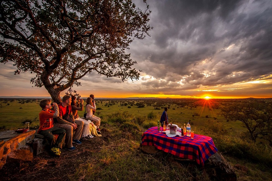 7-DAY-TANZANIA-LUXURY-ADVENTURE-FAMILY-SAFARI-scaled