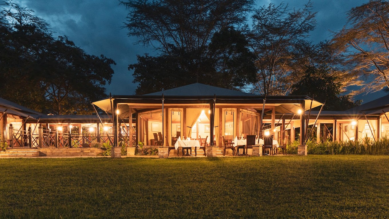 Semi-Luxury: Lake Elmenteita Serena