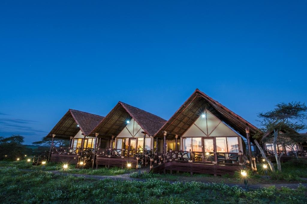 Luxury: Ndutu Migration Camp